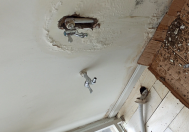 台前卫生间测漏水